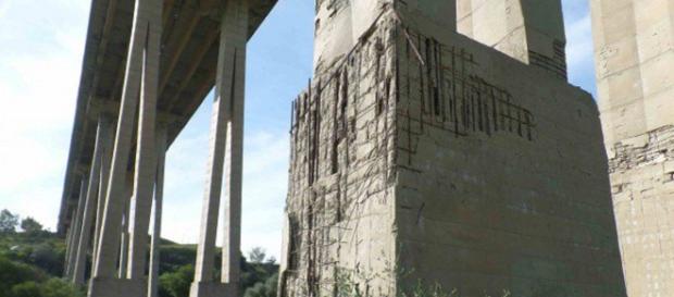 Un altro ponte Morandi a rischio crollo Un altro ponte Morandi a rischio crollo