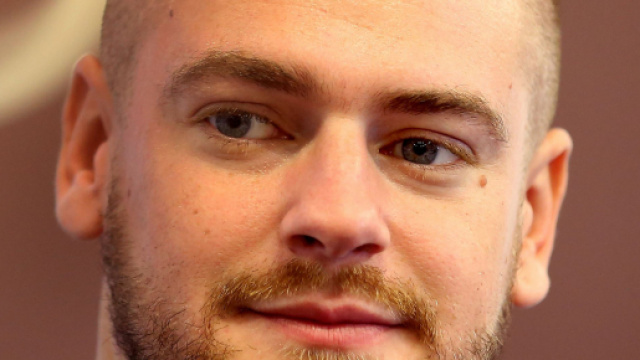 PHOTOS. Jeremstar embrasse à pleine bouche son compagnon : sa ... - telestar.fr