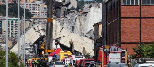 Edificios de apartamentos cercanos al puente quedaron afectados