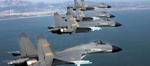 Aerei militari cinesi in esercitazione nelle acque del Pacifico Aerei militari cinesi in esercitazione nelle acque del Pacifico