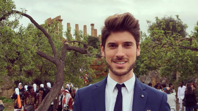 Angelo Palermo mentre conduce un evento