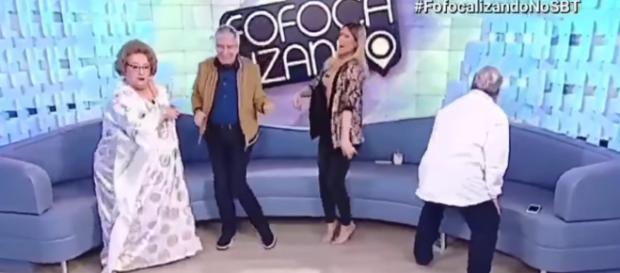 Apresentadores do Fofocalizando dançam no final do programa Apresentadores do Fofocalizando dançam no final do programa