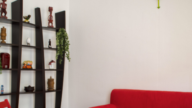 Londra, risarcita dall'agenzia d'incontri perch&eacute; non le trova uomo ricco.