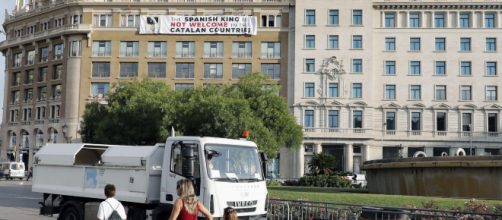 El Gobierno exige explicaciones sobre la pancarta contra el Rey a los Mossos y el Ayuntamiento de Barcelona