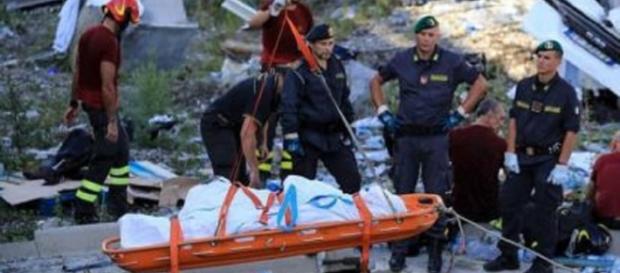 Crollo del ponte, 43 vittime accertate Crollo del ponte, 43 vittime accertate