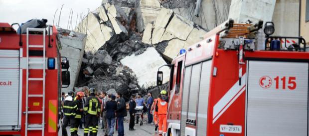 Vigili del Fuoco sotto il Ponte Morandi Vigili del Fuoco sotto il Ponte Morandi
