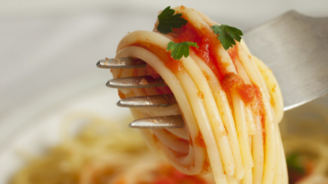 La dieta low carb, sotto accusa: non farebbe bene alla salute. Si a quantit&agrave; moderate di carboidrati, in grado di allungare la vita