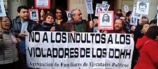 Los familiares de la víctimas protestaron la liberación de los ex agentes de Pinochet