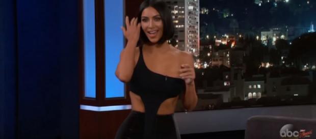 Kim Kardashiam (Imagem via Youtube/ Jimmy Kimmel Live) Kim Kardashiam (Imagem via Youtube/ Jimmy Kimmel Live)