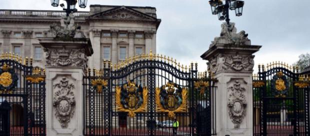Reuniones de crisis de alto nivel para detener a Thomas Markle Reuniones de crisis de alto nivel para detener a Thomas Markle