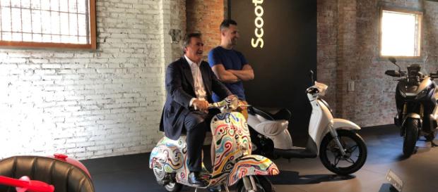 Vespa Venice ritorna a Venezia - dillocolsilicone.com Vespa Venice ritorna a Venezia - dillocolsilicone.com