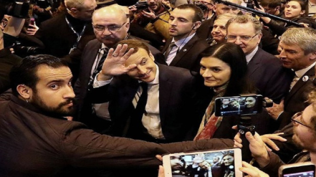 Affaire Benalla : les trois policiers auditionnés contredisent l'Elysée