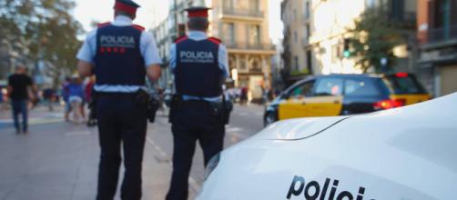 Matan a un hombre al irrumpir en una comisaría de Barcelona con un cuchillo, al grito de "Alá es grande"