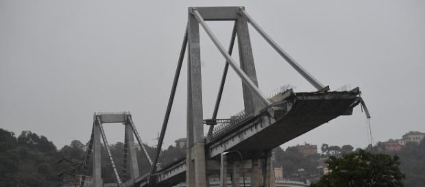 Crollo ponte a Genova: pericolo di ulteriori crolli Crollo ponte a Genova: pericolo di ulteriori crolli