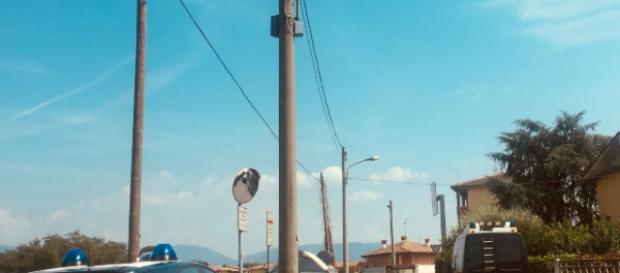 I Carabinieri e il Nucleo Scientifico della Polizia di Stato proseguono con gli accertamenti. I Carabinieri e il Nucleo Scientifico della Polizia di Stato proseguono con gli accertamenti.