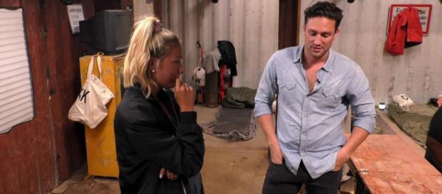 Promi Big Brother: Chethrin Schulze und Daniel Völz beim Versuch die Zuschauer zu täuschen Promi Big Brother: Chethrin Schulze und Daniel Völz beim Versuch die Zuschauer zu täuschen