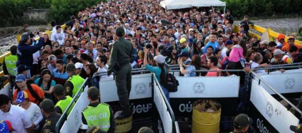 Sube la tensión en fronteras por el éxodo de venezolanos Sube la tensión en fronteras por el éxodo de venezolanos