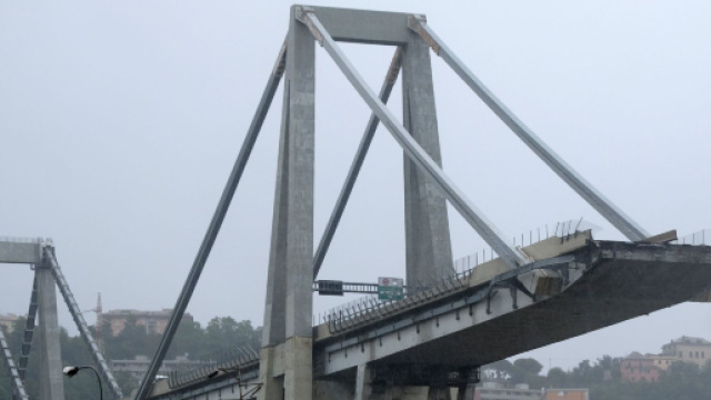 Crollo del ponte a Genova: dopo la tragedia circolano in rete numerose fake news