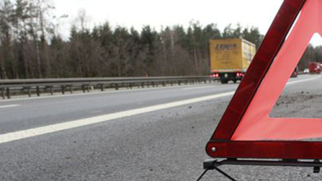 Tragedia sulla Statale 131 Dcn Nuoro Siniscola, dove una 48enne &egrave; stata travolta e uccisa davanti al marito e ai figli.