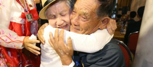 Después de 3 años, las familias separadas por la Guerra de Corea, se encuentran de nuevo