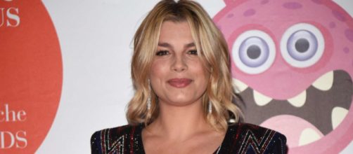 Emma Marrone torna a sorridere dopo la bufera: 'Anche se dentro è un casino'.