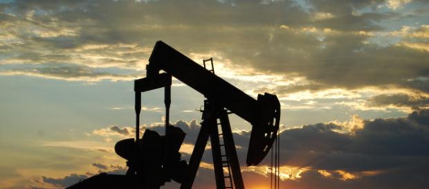 Big oil seeks government bailout to protect itself from climate change Photo Credit: Paul Lowry/Flickr Big oil seeks government bailout to protect itself from climate change Photo Credit: Paul Lowry/Flickr
