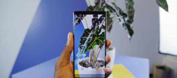 Samsung Galaxy Note 9 vs iPhone X: The comparison of high-end smartphones. Image credit:Sharmaji Technical/YouTube screenshot Samsung Galaxy Note 9 vs iPhone X: The comparison of high-end smartphones. Image credit:Sharmaji Technical/YouTube screenshot
