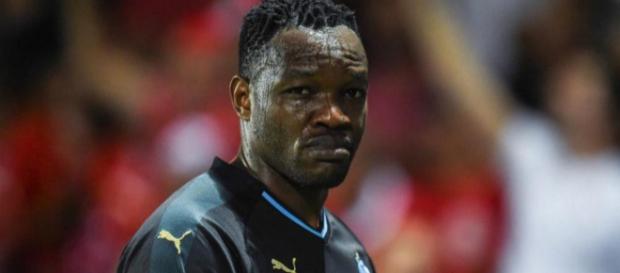 Steve Mandanda va être forfait durant trois à quatre semaines, ce qui est un coup dur pour l'OM. Steve Mandanda va être forfait durant trois à quatre semaines, ce qui est un coup dur pour l'OM.