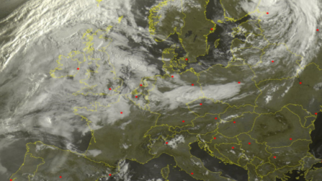 Il Ciclone Ernesto sfiora l'Italia.