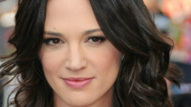 Asia Argento sull'accusa di abusi: 'Non ho mai avuto una relazione sessuale con Bennet'.