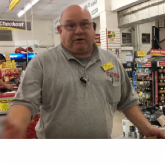 Hawaii residents prepare fort Hurricane Lane. [Image courtesy – Star-Advertiser, YouTube video]