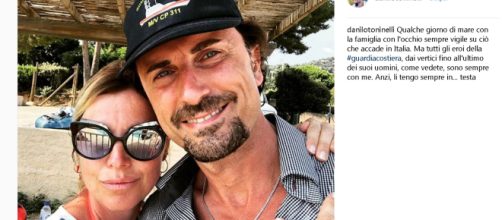 Bufera su Danilo Toninelli al mare con la famiglia