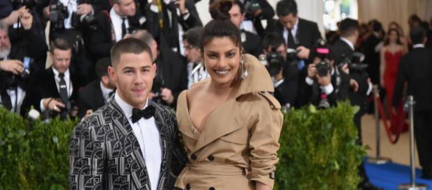 Nick Jonas y Priyanka Chopra se comprometieron mediante la tradición india Nick Jonas y Priyanka Chopra se comprometieron mediante la tradición india