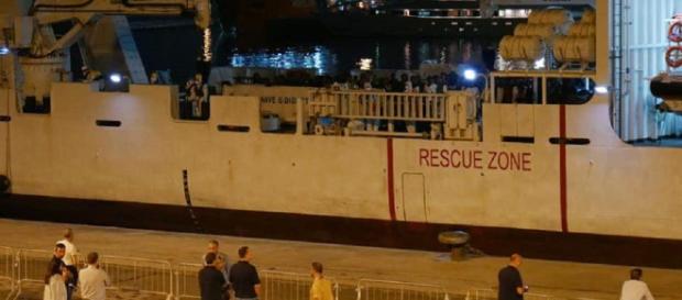 Nave Diciotti: i 29 minori a bordo possono sbarcare Nave Diciotti: i 29 minori a bordo possono sbarcare