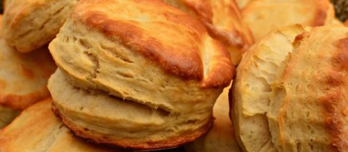 Buttermilk Biscuits. [Image Source: jeffreyw - Wikimedia Commons]