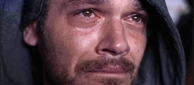 Beto Falcão reaparece e é revelado por Valentim durante um show. Beto Falcão reaparece e é revelado por Valentim durante um show.