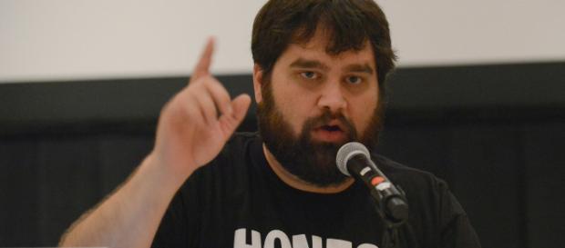 Former 'Honest Trailers' creator is suing Defy Media. ScreenJunkies - YouTube Former 'Honest Trailers' creator is suing Defy Media. ScreenJunkies - YouTube