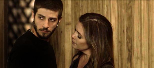 Laureta consegue colocar Ícaro contra Luzia e o leva para cama em Segundo Sol (Foto: TV Globo) Laureta consegue colocar Ícaro contra Luzia e o leva para cama em Segundo Sol (Foto: TV Globo)