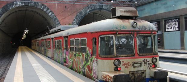 Napoli, uno paga il biglietto e la folla entra gratis: la denuncia di Borrelli. Napoli, uno paga il biglietto e la folla entra gratis: la denuncia di Borrelli.