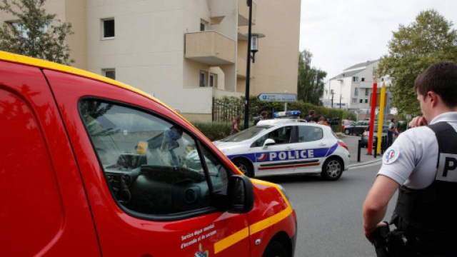 Attaque au couteau &agrave; Trappes : deux morts et au moins un bless&eacute; grave, l'assaillant tu&eacute;