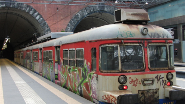 Napoli, uno paga il biglietto e la folla entra gratis: la denuncia di Borrelli.