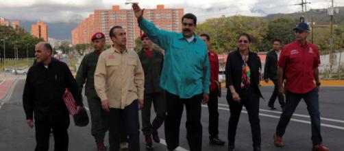 Oposición manifiesta en contra de las medidas establecidas por Nicolás Maduro