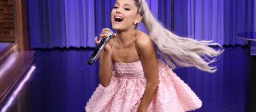 Ariana Grande lanza su cuarto álbum 'Sweetner' | Al Día Media - aldiamedia.com