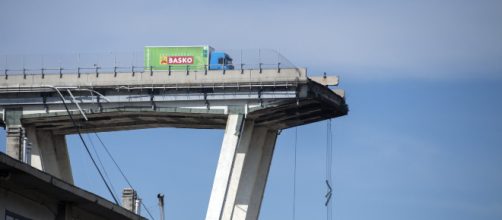 Crollo ponte Morandi, Toti: entro cinque giorni il piano per il suo abbattimento