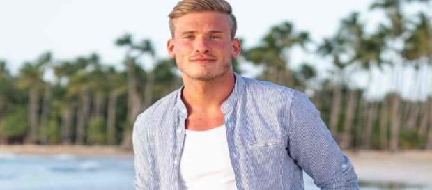 Tom Diversy (La Bataille des Couples) est mort d'un accident de moto ce jeudi 23 août. Tom Diversy (La Bataille des Couples) est mort d'un accident de moto ce jeudi 23 août.