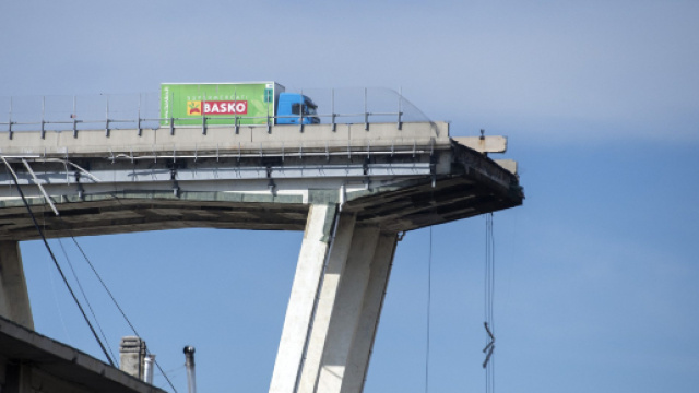 Crollo ponte Morandi, Toti: entro cinque giorni il piano per il suo abbattimento