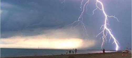 Salento, fulmine in spiaggia: tredicenne grave - Il Mattino.it