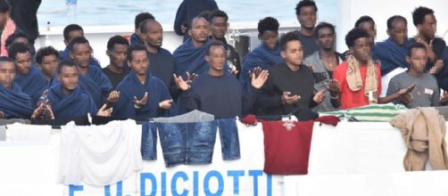 Sbarcate 16 persone dalla Diciotti per motivi di salute, oggi manifestazione antirazzista.