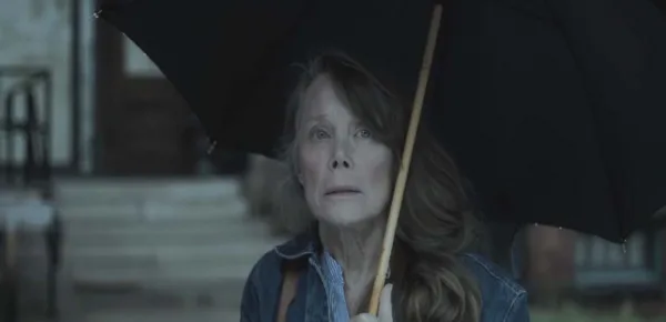 Sissy Spacey plays Ruth Deaver, a woman suffering from Alzheimer's who battles through her memories. [Image Hulu/YouTube]