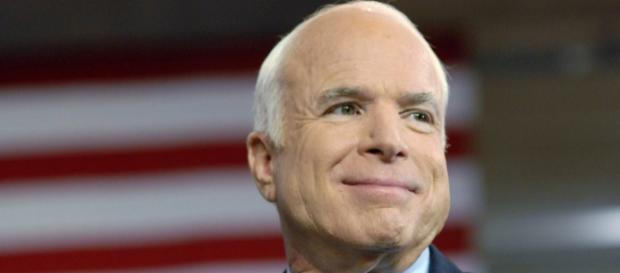 USA, il senatore John McCain ha deciso di interrompere le cure contro il cancro USA, il senatore John McCain ha deciso di interrompere le cure contro il cancro